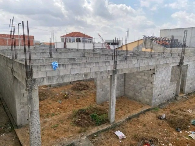 Venda Casa inacabada