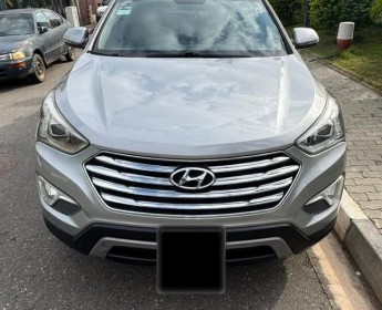 A venda HYUNDAI GRAND SANTA FE