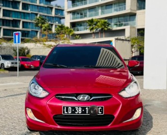 A venda HYUNDAI ACCENT
