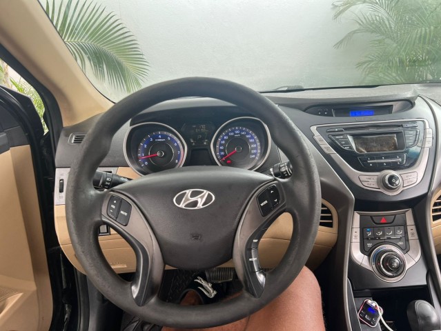 Venda HYUNDAI ELANTRA