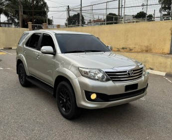 A venda TOYOTA FORTUNER