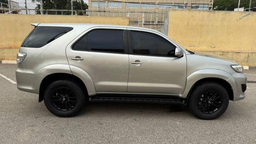 Venda TOYOTA FORTUNER