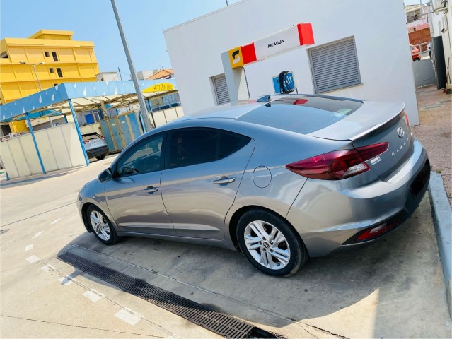 Venda HYUNDAI ELANTRA