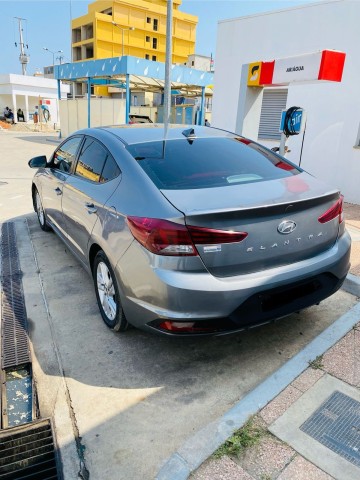 Venda HYUNDAI ELANTRA