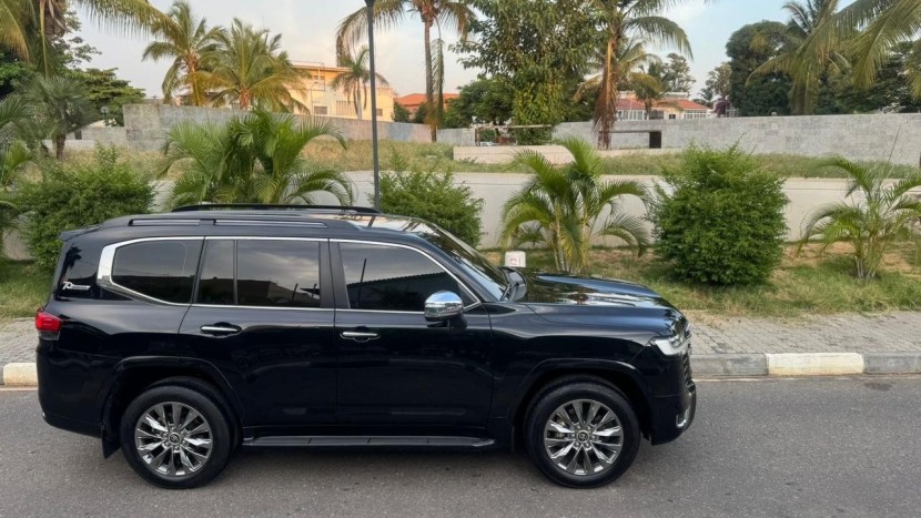 Venda Toyota Land Cruiser VXR Twin Turbo