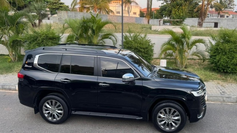 Venda Toyota Land Cruiser VXR Twin Turbo