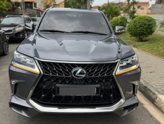 Venda Lexus LX570 - 2023