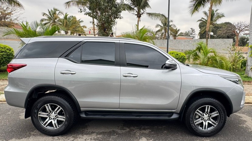 Venda TOYOTA FORTUNER