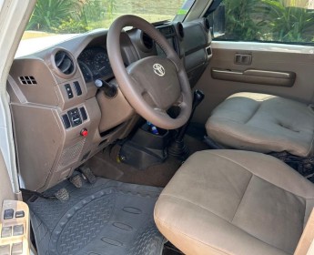 A venda TOYOTA LAND CRUISER EXECUTIVO