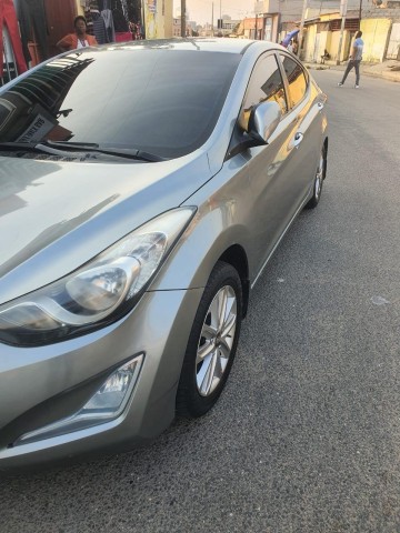 Venda HYUNDAI ELANTRA