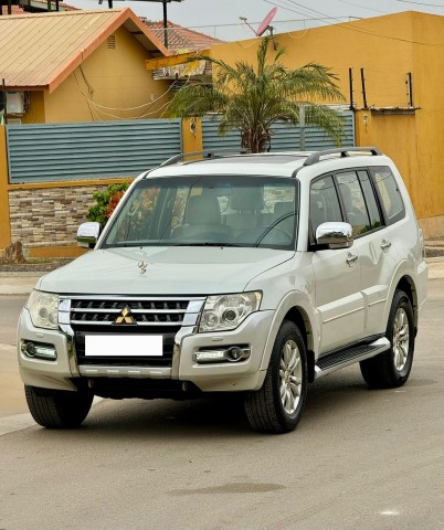 Venda MITSUBISHI PAJERO (3.8)