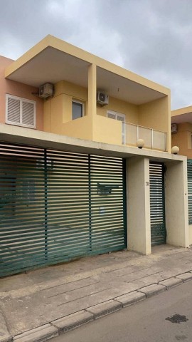 Venda Vivenda V3 no condomínio Acácias