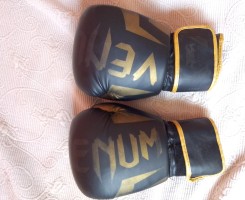 A venda Luvas de Kickboxing e Boxing Venum 16oz