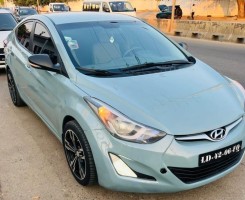 A venda HYUNDAI ELANTRA