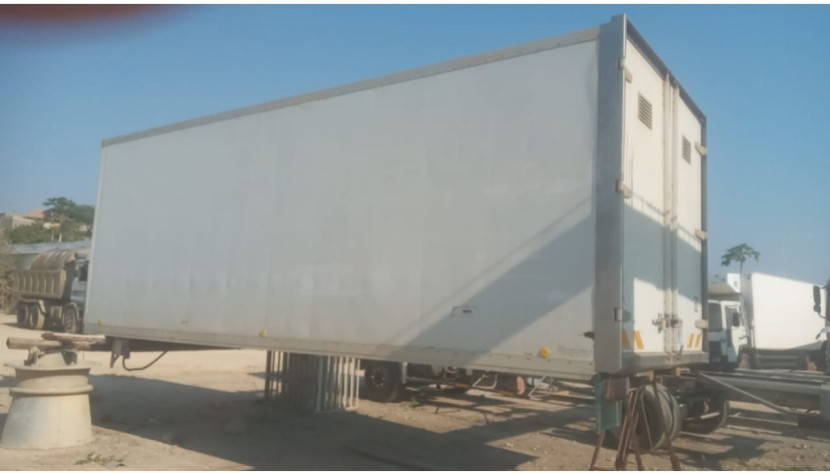 Venda Vendo Volvo FL6 14 caixa frigorífica de 12 mil kg de capacidade.
