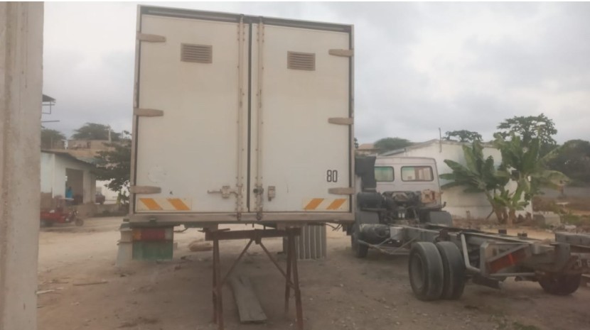 Venda Vendo Volvo FL6 14 caixa frigorífica de 12 mil kg de capacidade.