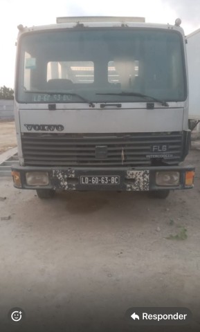 Venda Vendo Volvo FL6 14 caixa frigorífica de 12 mil kg de capacidade.