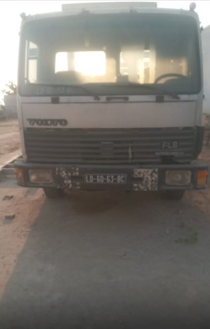 Venda Vendo Volvo FL6 14 caixa frigorífica de 12 mil kg de capacidade.