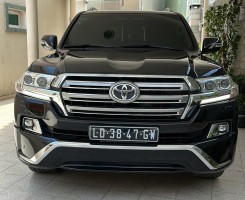 A venda TOYOTA LAND CRUISER