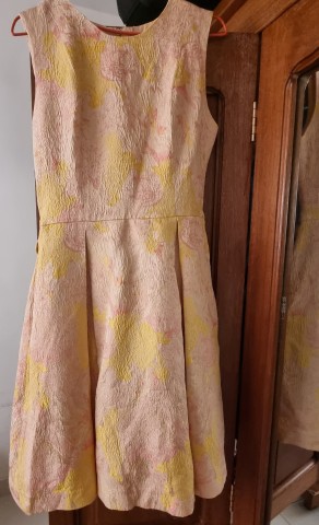 Venda Vestidos diversos dos Kz 15.000,00 a Kz 85.000,00