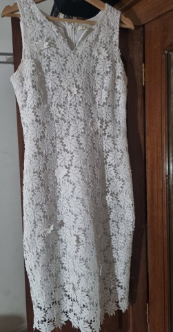 Venda Vestidos diversos dos Kz 15.000,00 a Kz 85.000,00