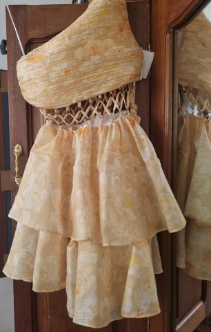 Venda Vestidos diversos dos Kz 15.000,00 a Kz 85.000,00