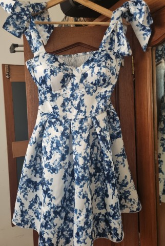 Venda Vestidos diversos dos Kz 15.000,00 a Kz 85.000,00
