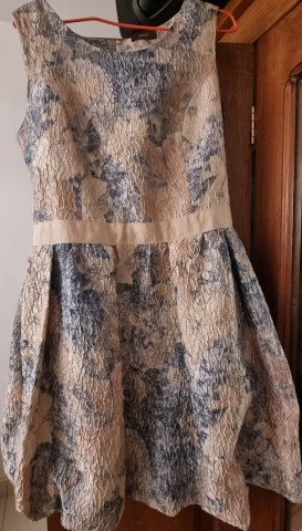 Venda Vestidos diversos dos Kz 15.000,00 a Kz 85.000,00