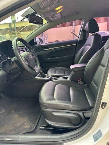 Venda HYUNDAI AVANTE LIMPO SEMI NOVO