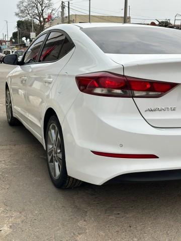 Venda HYUNDAI AVANTE LIMPO SEMI NOVO