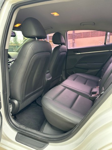 Venda HYUNDAI AVANTE LIMPO SEMI NOVO