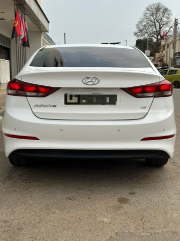 Venda HYUNDAI AVANTE LIMPO SEMI NOVO