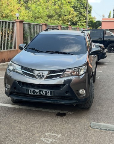 Venda Vendo Toyota RAV4 Limpo