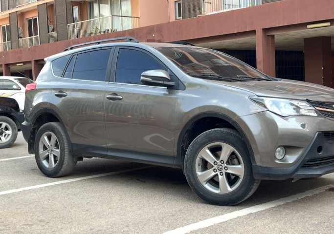 Venda Vendo Toyota RAV4 Limpo