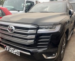 A venda TOYOTA LAND CRUISER VX.R | TWIN TURBO