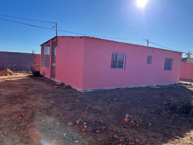 Venda Vivenda a venda no (Lubango) nova urbanização da (Eiwa)