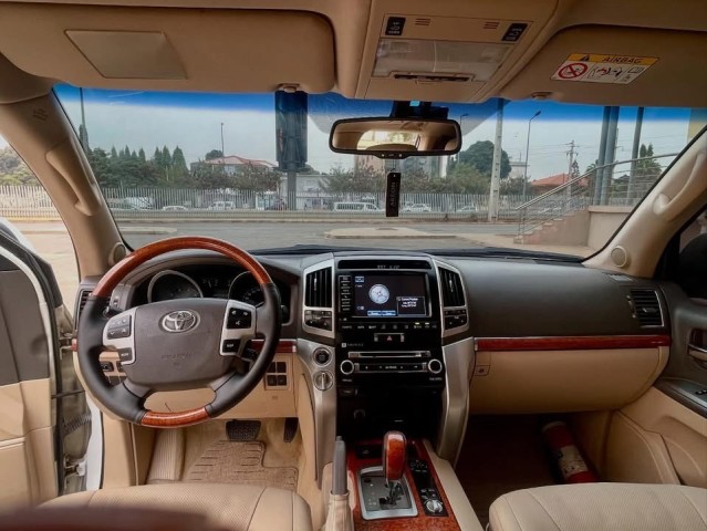 Venda Toyota Land Cruiser - 2017