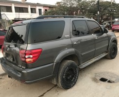 A venda Toyota Sequoia V8 versão americana