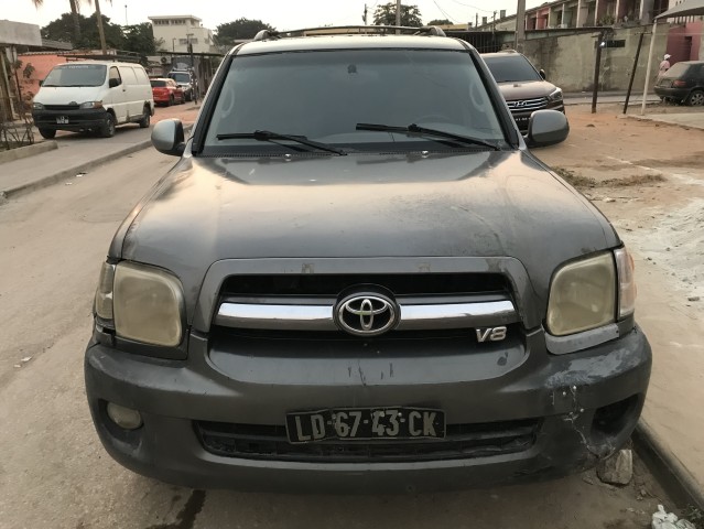 Venda Toyota Sequoia V8 versão americana