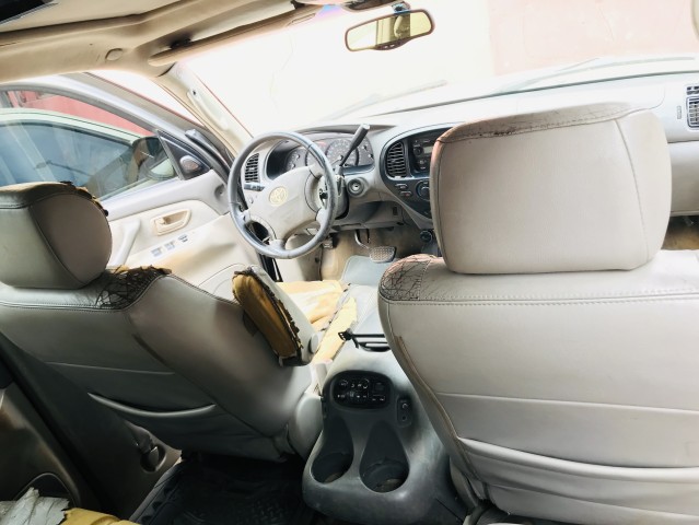 Venda Toyota Sequoia V8 versão americana