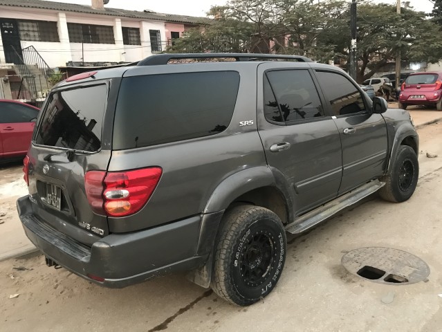 Venda Toyota Sequoia V8 versão americana