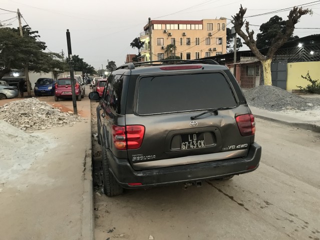 Venda Toyota Sequoia V8 versão americana