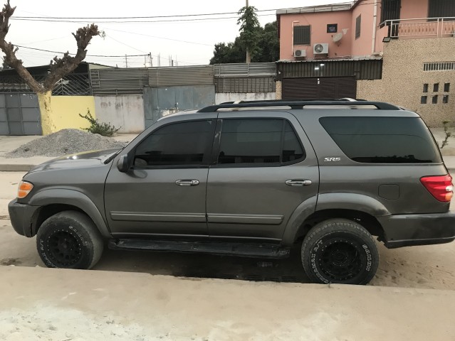 Venda Toyota Sequoia V8 versão americana