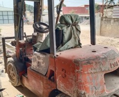 A venda Empilhadeira/3T/Usado