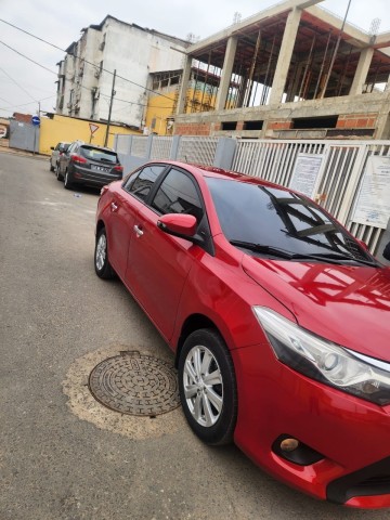 Venda TOYOTA YARIS LIMPO