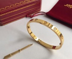 A venda Pulseiras Cartier