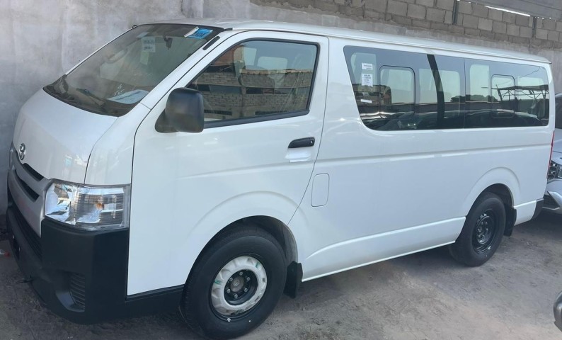 Venda Vendo Toyota Hiace Nova