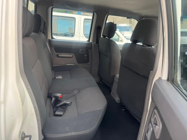 Venda Nissan Hardbody NP 300 Motorização: 2.5 TDi 4Cc 16V