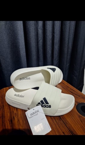 Venda Chinelo Adidas
