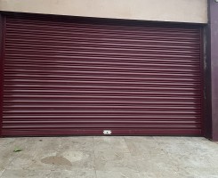 A venda Vendo meus portões de garagem e porta pequena